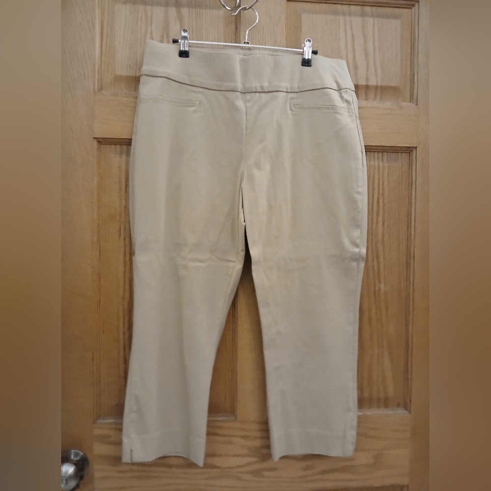 St Johns Bay Khaki Capris Sz 16